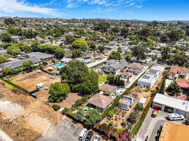 1300 Oak Avenue, Carlsbad CA: https://media.crmls.org/medias/adbfd202-8c70-487a-9ee5-e909f9ad6407.jpg