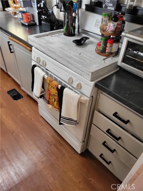 Detail Gallery Image 17 of 36 For 1635 Covina Blvd, San Dimas,  CA 91773 - 3 Beds | 2 Baths