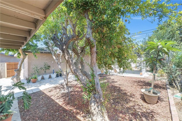 2513 W Occidental Street, Santa Ana CA: https://media.crmls.org/medias/adc06a9c-75ba-4d2c-af22-ed3555bcf323.jpg