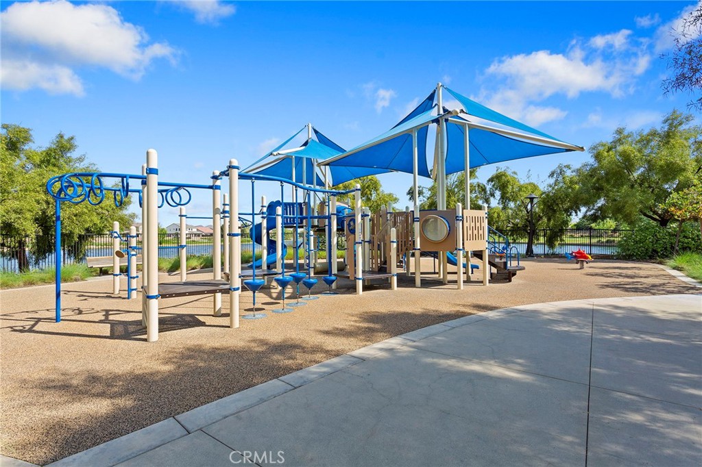 https://media.crmls.org/medias/adc098fc-044d-4a62-95d8-30c00e2d43f6.jpg?preset=X-Large