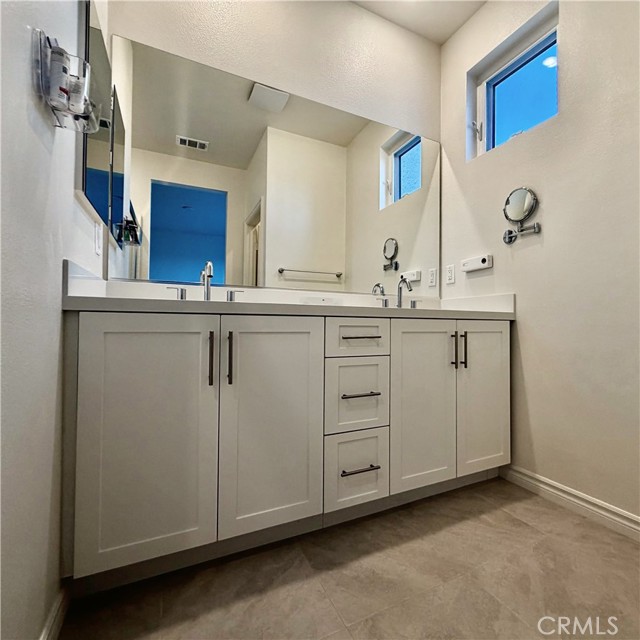 Detail Gallery Image 22 of 38 For 11450 Artesia, Artesia,  CA 90701 - 4 Beds | 4 Baths