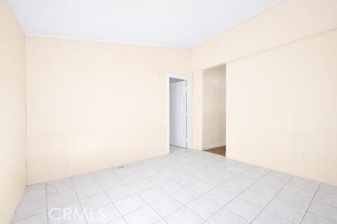 Detail Gallery Image 5 of 13 For 205 Duchess Ln, Santa Ana,  CA 92704 - 4 Beds | 2 Baths