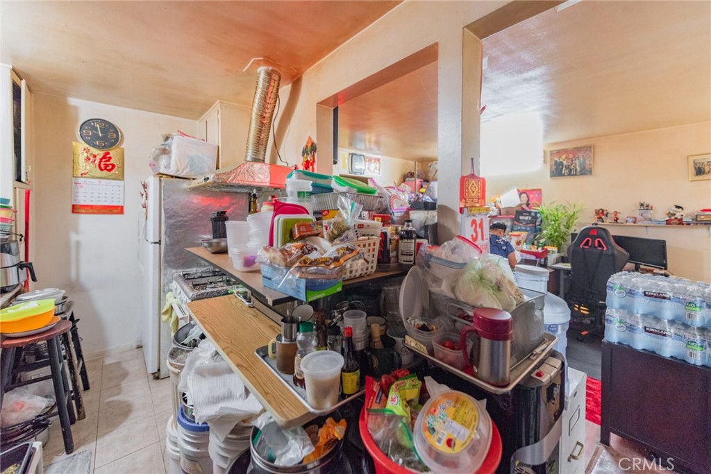 https://media.crmls.org/medias/adc1e952-d733-4c93-bc11-bdeee28b2511.jpg?preset=X-Large