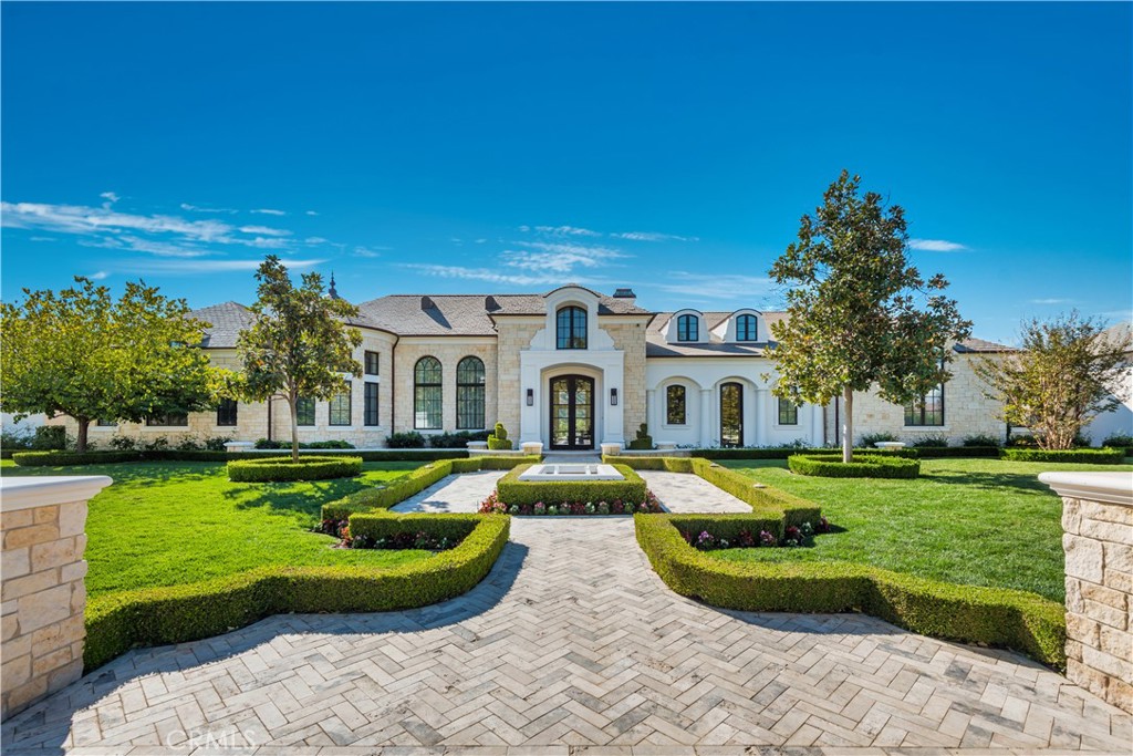 24100 HIDDEN RIDGE Road — French