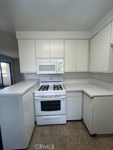 Detail Gallery Image 12 of 32 For 5821 Sylmar Ave #4,  Van Nuys,  CA 91401 - 2 Beds | 2 Baths