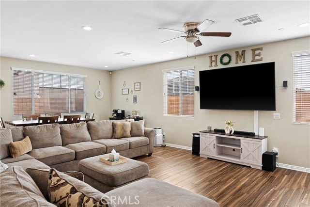 691 Lourdes Lane, Rialto CA: https://media.crmls.org/medias/adc283be-71ca-45e2-8ad5-1502d99388fc.jpg