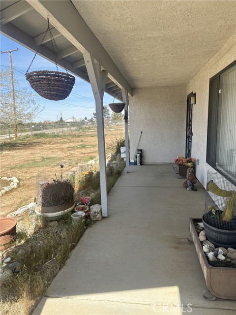 Detail Gallery Image 3 of 15 For 9239 Joshua, Apple Valley,  CA 92308 - 3 Beds | 2 Baths