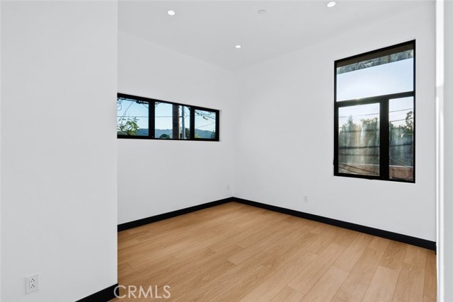 Detail Gallery Image 13 of 18 For 922 W Clark Ave #201,  Burbank,  CA 91506 - 1 Beds | 1 Baths