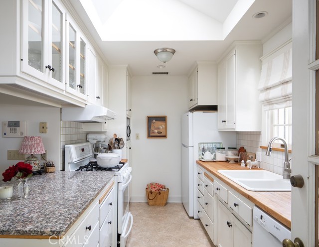 Detail Gallery Image 6 of 15 For 433 S College, Claremont,  CA 91711 - 3 Beds | 1 Baths