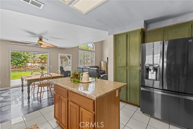 14998 Mustang Lane, Fontana CA: https://media.crmls.org/medias/adc3a793-6fd4-4af4-b4a9-58fb51b08029.jpg