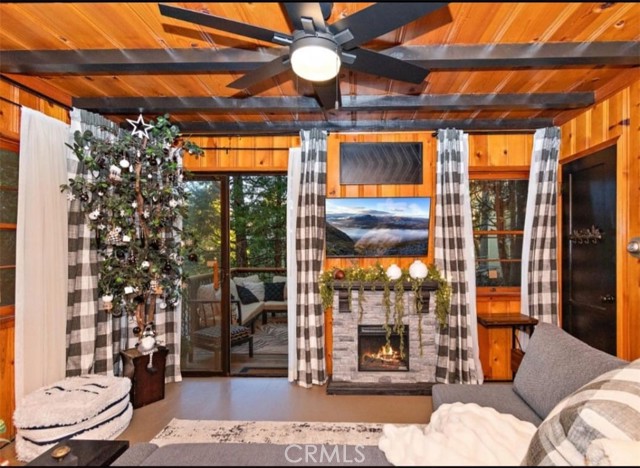 Detail Gallery Image 5 of 16 For 638 Rose Hill, Crestline,  CA 92325 - 1 Beds | 1 Baths