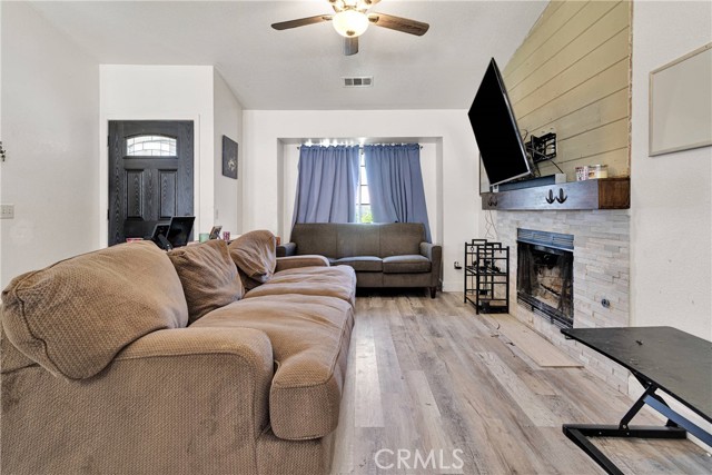 27818 Hummingbird Lane, Helendale CA: https://media.crmls.org/medias/adc57a29-68e1-4a6a-a02b-c0f3b5e148d6.jpg