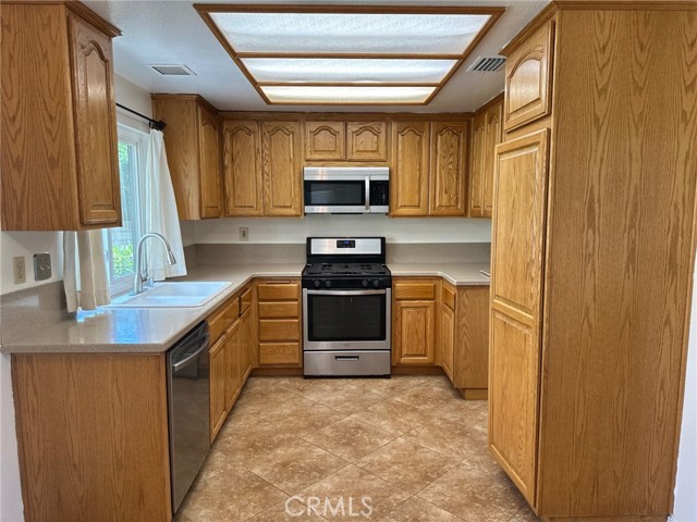 Detail Gallery Image 4 of 15 For 7045 Chicago Ct, Rancho Cucamonga,  CA 91701 - 4 Beds | 2/1 Baths