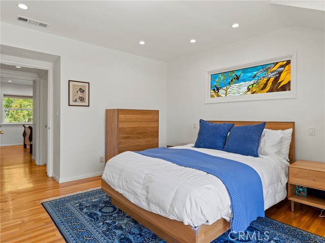 Detail Gallery Image 31 of 72 For 1012 N Sunset Canyon Dr, Burbank,  CA 91504 - 3 Beds | 2 Baths