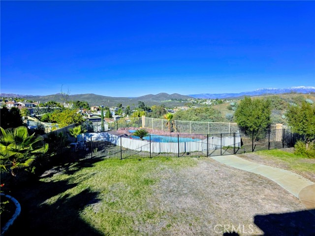 Detail Gallery Image 13 of 15 For 51 Volta Del Tintori St, Lake Elsinore,  CA 92532 - 4 Beds | 3 Baths