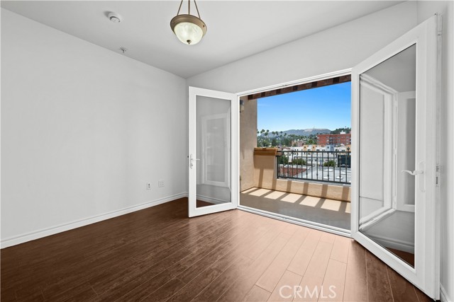 5633 Carlton Way, Hollywood CA: https://media.crmls.org/medias/adc769bc-3fcb-4f28-be8a-2eea2d67414f.jpg