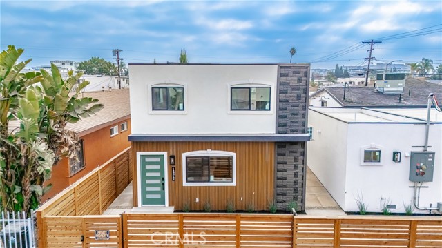 Detail Gallery Image 2 of 23 For 1972 S Corning St, Los Angeles,  CA 90034 - 2 Beds | 2 Baths