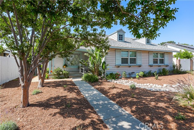 17062 San Fernando Mission Boulevard, Granada Hills CA: https://media.crmls.org/medias/adc84820-9da2-49e9-9971-c64ad776441e.jpg
