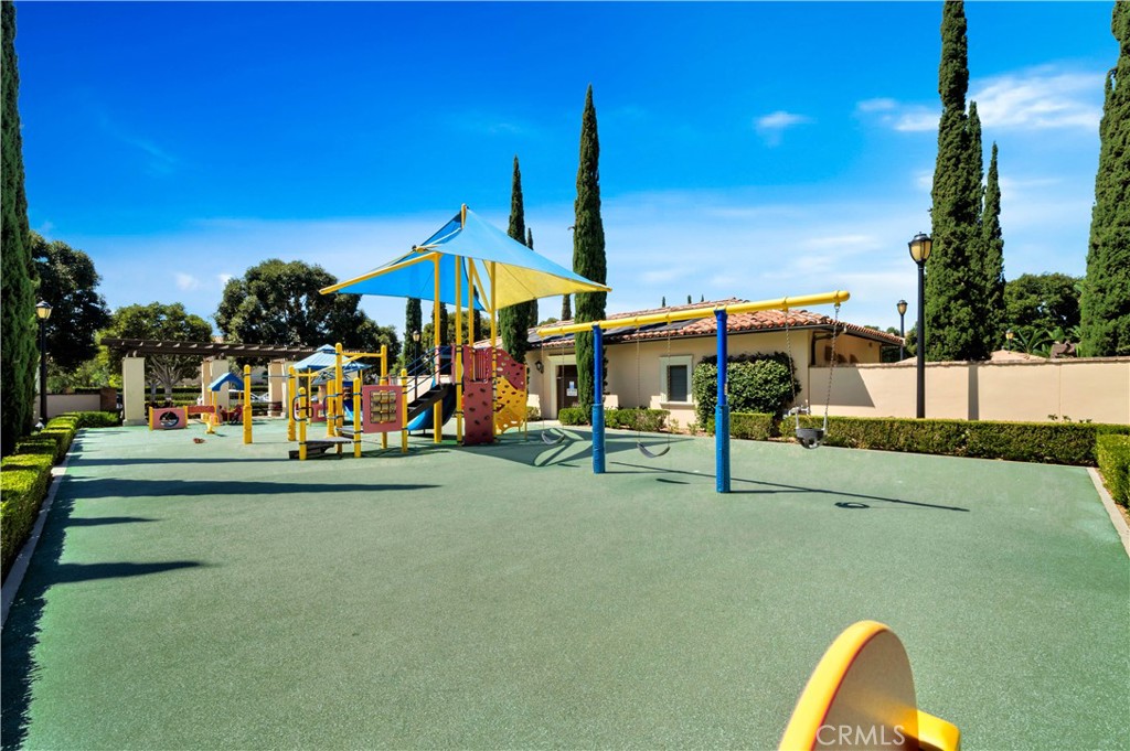 https://media.crmls.org/medias/adc95902-f62d-4919-bb43-598b1cdd7e7d.jpg?preset=X-Large
