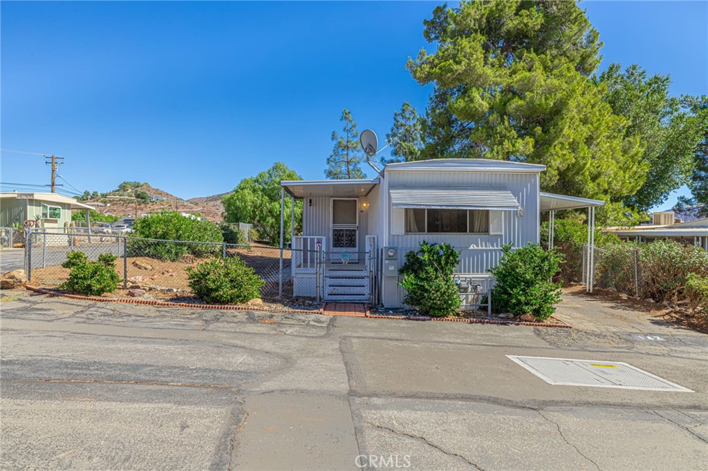 2501 Sierra Highway #142