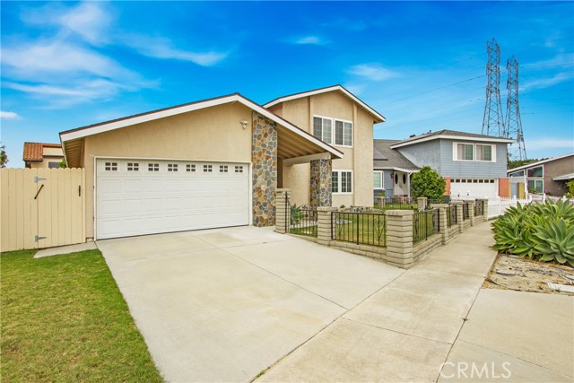 Detail Gallery Image 3 of 28 For 15821 Redlands Ave, Westminster,  CA 92683 - 5 Beds | 2/1 Baths