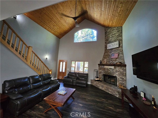 Detail Gallery Image 16 of 43 For 218 Chippewa Ln, Lake Arrowhead,  CA 92352 - 4 Beds | 2/1 Baths