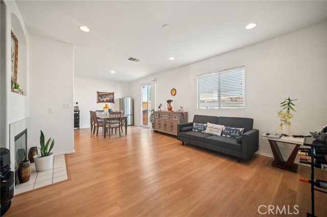 Detail Gallery Image 14 of 37 For 3817 E Avenue Q12, Palmdale,  CA 93550 - 4 Beds | 3 Baths