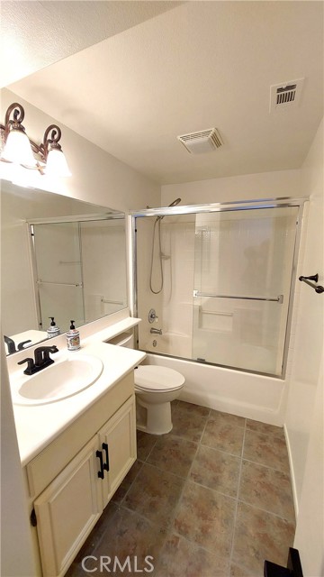 21107 Oakleaf Canyon Drive, Newhall CA: https://media.crmls.org/medias/adc9d41e-6dcf-4b96-995e-752f9636c992.jpg