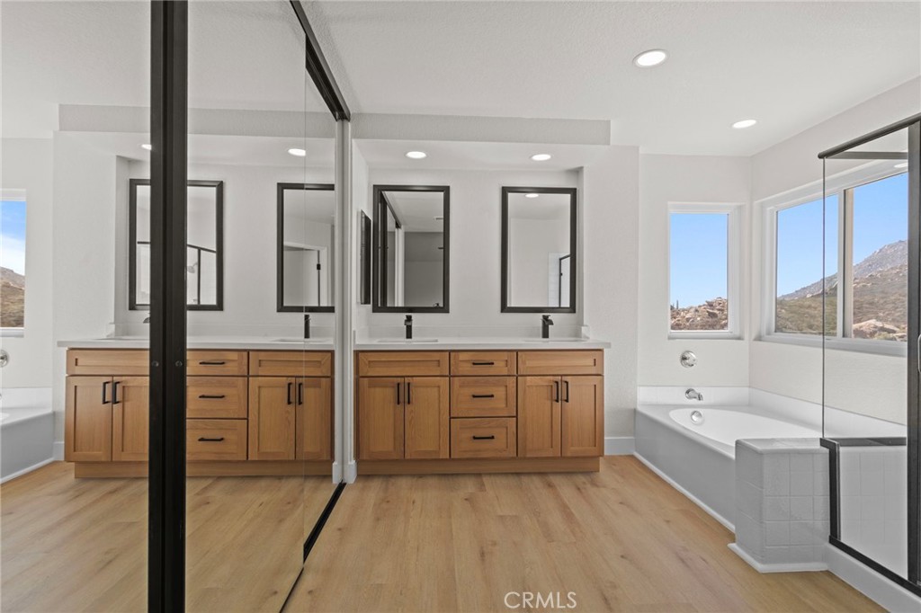 https://media.crmls.org/medias/adca2614-d8fb-41a9-8485-819a974b213f.jpg?preset=X-Large