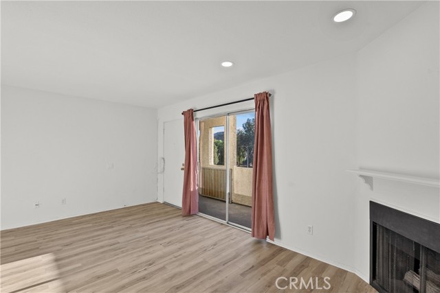 Detail Gallery Image 10 of 26 For 18209 Sierra #4,  Canyon Country,  CA 91351 - 2 Beds | 2 Baths