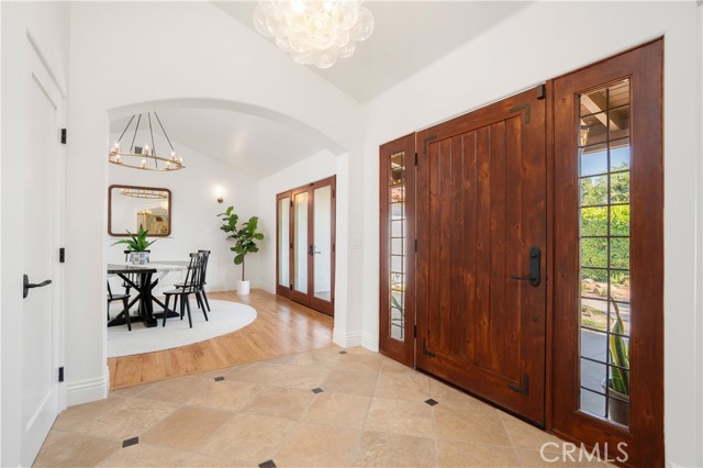 1247 Journeys End Drive, La Canada Flintridge CA: https://media.crmls.org/medias/adcb04cf-b565-4d25-85c8-8315af86882e.jpg