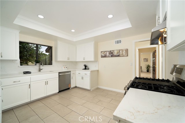 Detail Gallery Image 9 of 33 For 12566 Dolan Ave, Downey,  CA 90242 - 3 Beds | 2 Baths