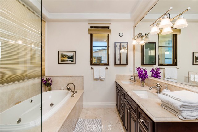 Detail Gallery Image 23 of 28 For 320 33rd, Manhattan Beach,  CA 90266 - 3 Beds | 4 Baths