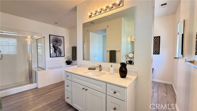 11958 Sunstone Court, Eastvale CA: https://media.crmls.org/medias/adcc1d5e-d485-496b-a7bb-8c640580ca3d.jpg
