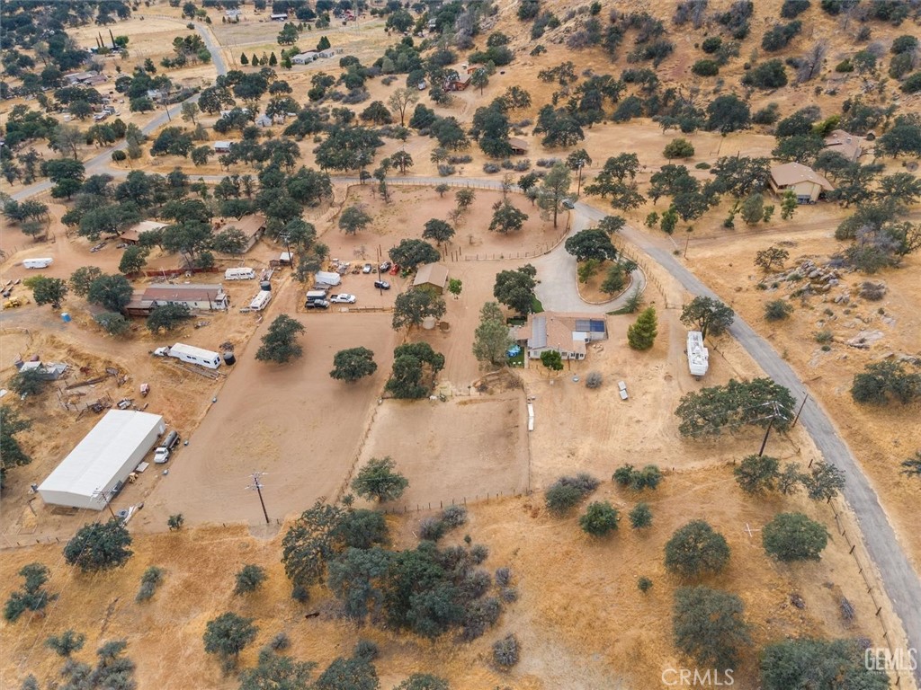https://media.crmls.org/medias/adcd40dd-f2d4-4bb3-b37c-25d1f5a04f2f.jpg?preset=X-Large