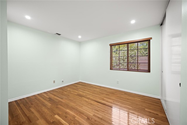 22606 Archwood Street photo 29