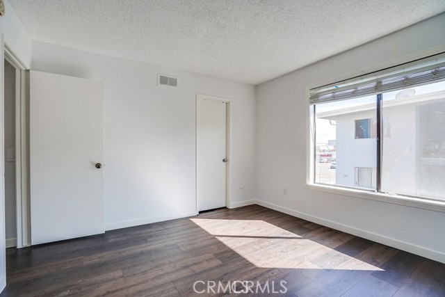 22038 Vanowen Street, Woodland Hills CA: https://media.crmls.org/medias/adce3dab-06ea-40b5-8edc-27e31026c98d.jpg