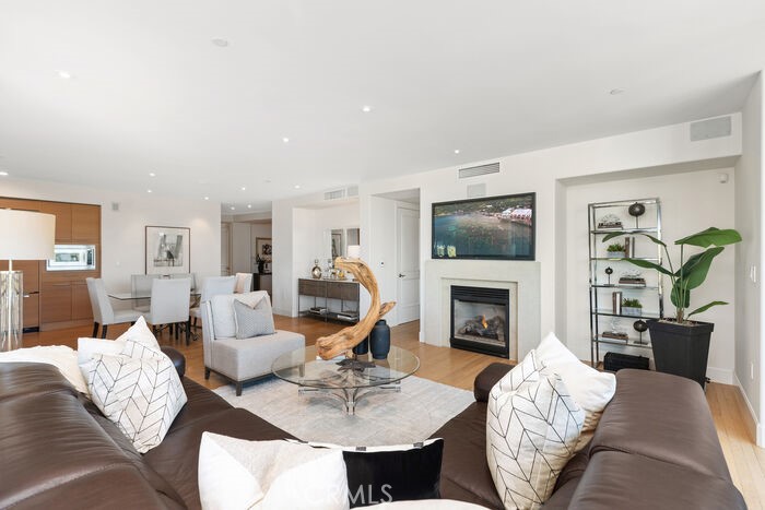 Adceb9b9 A20b 419e 985a Cd3984223f87