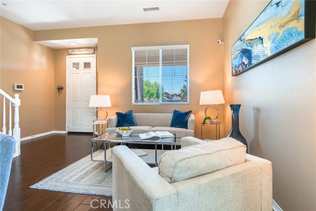 Detail Gallery Image 3 of 36 For 15190 Fox Ridge Dr, Fontana,  CA 92336 - 3 Beds | 2/1 Baths