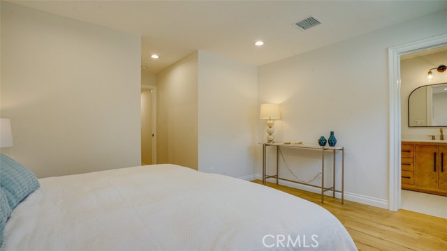 22914 Gershwin Drive, Woodland Hills CA: https://media.crmls.org/medias/adcf0f35-a376-4600-92a7-20424c50eaee.jpg