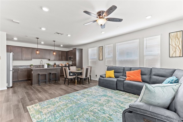 Detail Gallery Image 6 of 43 For 5873 Oatfield Ave, Corona,  CA 92880 - 3 Beds | 2/1 Baths
