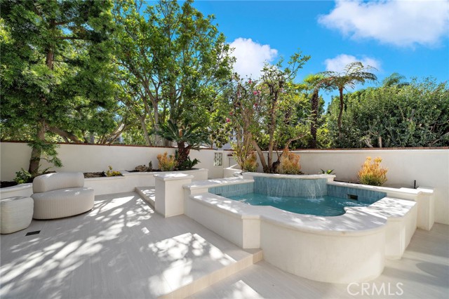48 Belcourt Drive, Newport Beach CA: https://media.crmls.org/medias/add08e99-8e4f-4be3-b397-6e14519b45e7.jpg