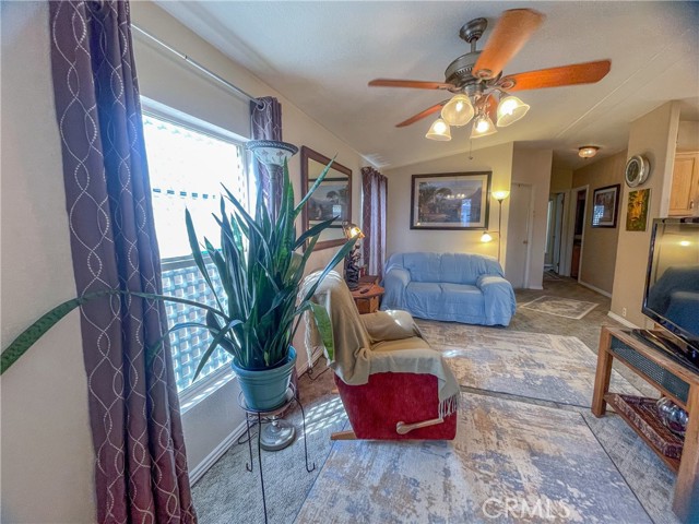 Detail Gallery Image 10 of 42 For 21001 Plummer St #12,  Chatsworth,  CA 91311 - 2 Beds | 2 Baths