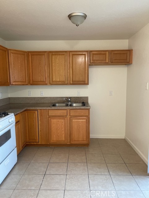 16784 Sultana Street, Hesperia CA: https://media.crmls.org/medias/add19177-71e5-4bf9-b03d-82de47089416.jpg