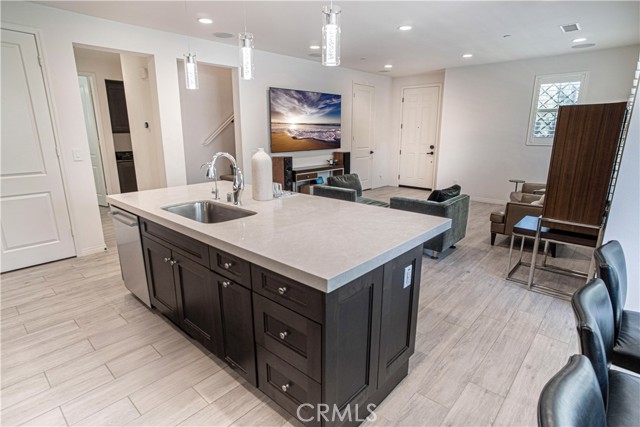 124 Brambles, Irvine CA: https://media.crmls.org/medias/add2974b-926a-4bd4-a425-5ce1969deff3.jpg
