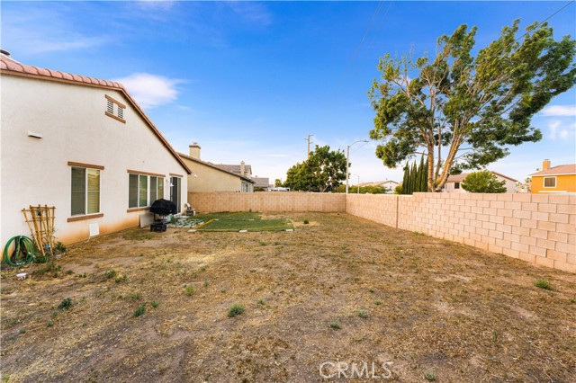 39202 Nicole Drive, Palmdale CA: https://media.crmls.org/medias/add30827-4523-4d25-a205-d38dc643f441.jpg