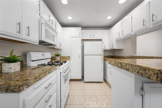 3721 Country Club Drive, Long Beach CA: https://media.crmls.org/medias/add3302e-c261-4a29-a005-963bafc58205.jpg