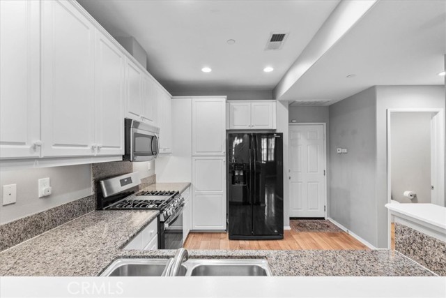 Detail Gallery Image 15 of 33 For 26327 Iris Ave #C,  Moreno Valley,  CA 92555 - 2 Beds | 2/1 Baths