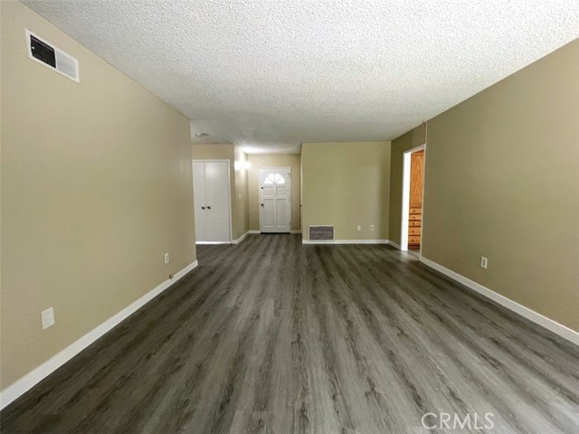 Detail Gallery Image 3 of 17 For 17182 Berlin Lane, Huntington Beach,  CA 92649 - 4 Beds | 2 Baths
