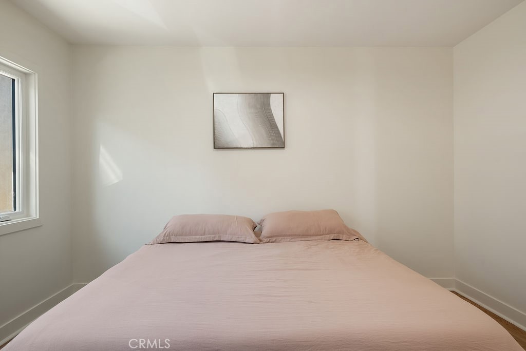 https://media.crmls.org/medias/add3d422-cbb0-4a0b-8d9f-0e3e400a4279.jpg?preset=X-Large